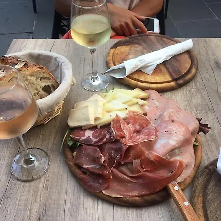 Bright At Mimi's Nizza